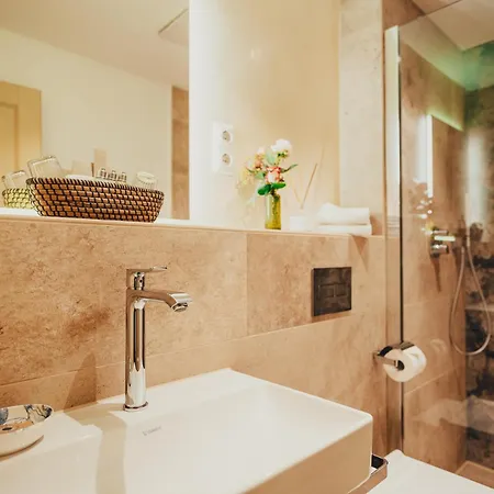 Sorgenfrei Und Restaurant Atelier Sanssouci ホテル ラーデボイル