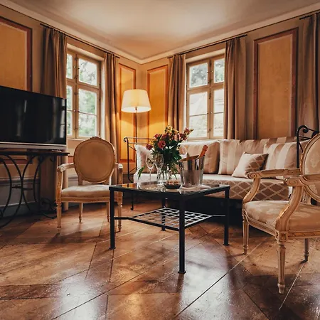 Sorgenfrei Und Restaurant Atelier Sanssouci ラーデボイル