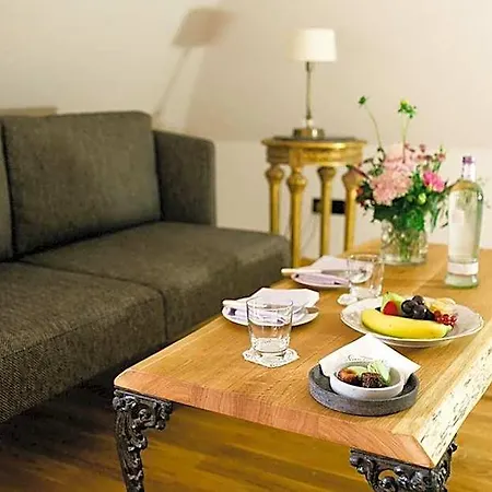 Sorgenfrei Und Restaurant Atelier Sanssouci 4* 라데보일