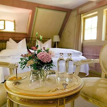 Sorgenfrei Und Restaurant Atelier Sanssouci 라데보일