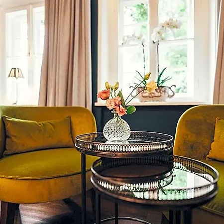 Sorgenfrei Und Restaurant Atelier Sanssouci 4* 라데보일