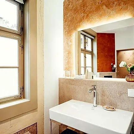 Sorgenfrei Und Restaurant Atelier Sanssouci 4* 라데보일