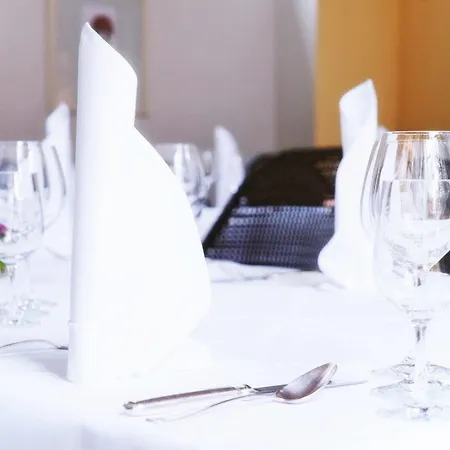 Sorgenfrei Und Restaurant Atelier Sanssouci ホテル 4*